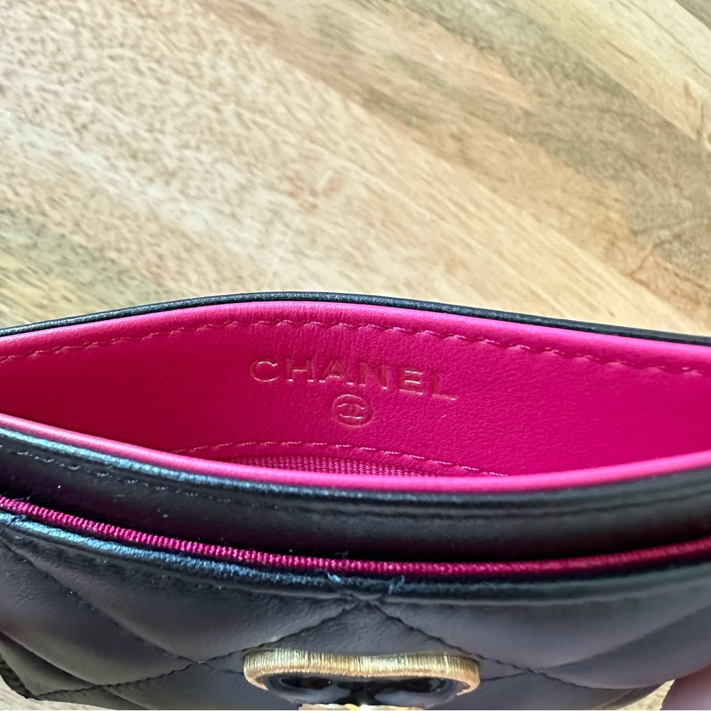 🆕 Authentic Chanel Black Quilted Lambskin Card Holder w/Gold Enamel CC Heart - Picture 9 of 14